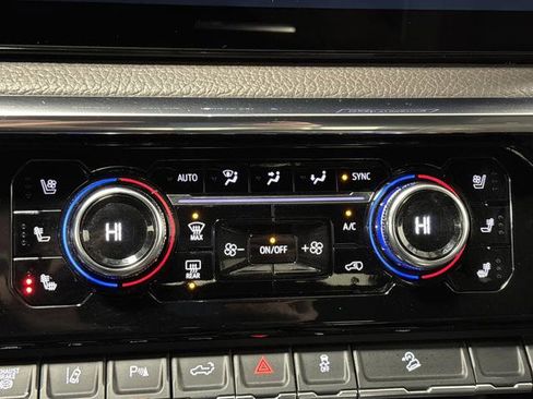 Used 2025 GMC Sierra 3500 Denali w/ Denali Reserve Package image 20