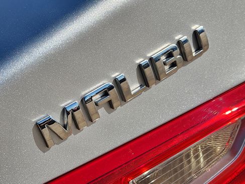 Used 2017 Chevrolet Malibu LT image 12