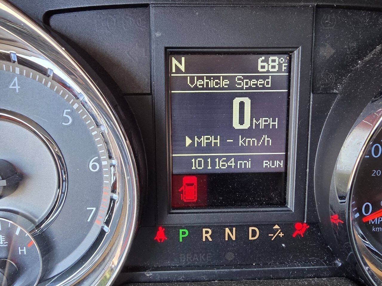 Used 2015 Chrysler Town & Country Limited Platinum FWD image 14