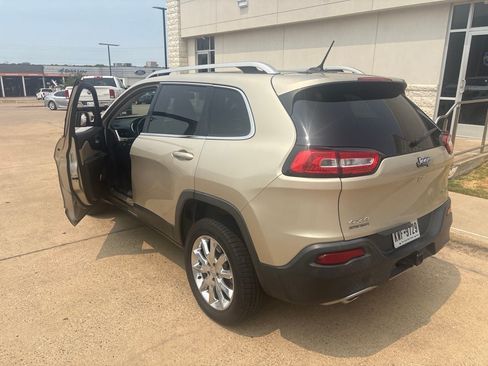 Used 2015 Jeep Cherokee Limited w/ Trailer Tow Group AWD/4WD image 3
