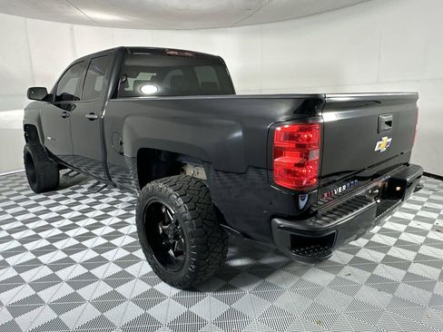 Used 2017 Chevrolet Silverado 1500 Custom w/ Custom Convenience Package RWD image 6