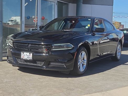 Used 2023 Dodge Charger SXT image 2