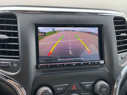 Used 2018 Jeep Grand Cherokee Altitude image 10