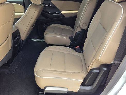 Used 2023 Chevrolet Traverse Premier FWD image 10