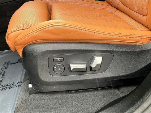 Used 2025 BMW X5 xDrive40i w/ Parking Assistance Package AWD/4WD image 37