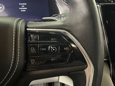 Used 2022 Jeep Grand Cherokee Overland w/ Luxury Tech Group IV AWD/4WD image 19