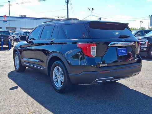 Used 2022 Ford Explorer XLT w/ Equipment Group 202A AWD/4WD image 5