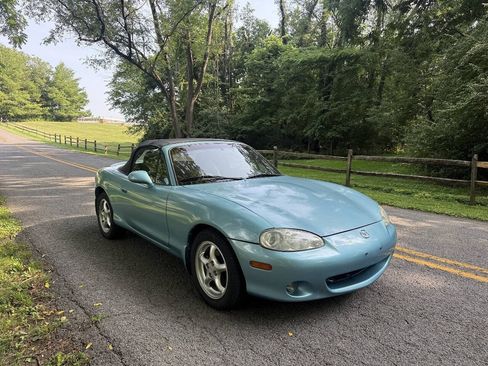 Used 2001 MAZDA MX-5 Miata RWD image 4