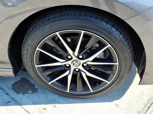 Used 2024 Toyota Camry SE image 11