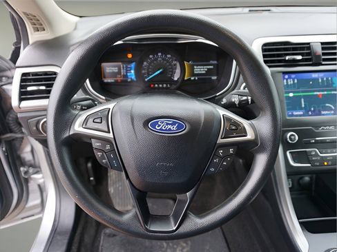 Used 2020 Ford Fusion SE image 20