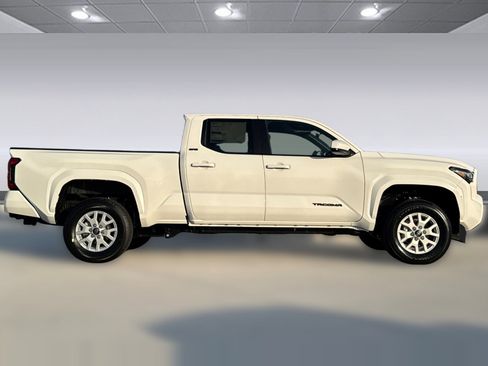 New 2026 Toyota Tacoma SR5 image 2