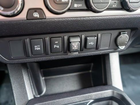 Used 2023 Toyota Tacoma SR5 AWD/4WD image 29
