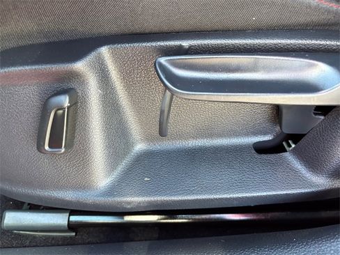 Used 2018 Volkswagen GTI SE image 16