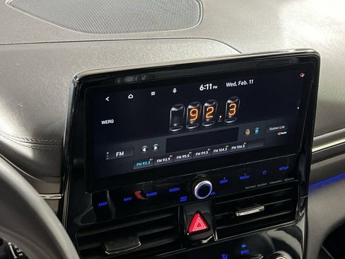 Used 2022 Hyundai Ioniq Limited image 16