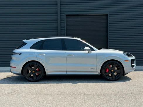 Certified 2025 Porsche Cayenne GTS AWD/4WD image 22