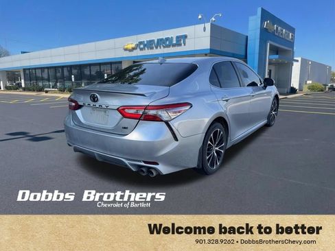 Used 2020 Toyota Camry SE FWD image 8