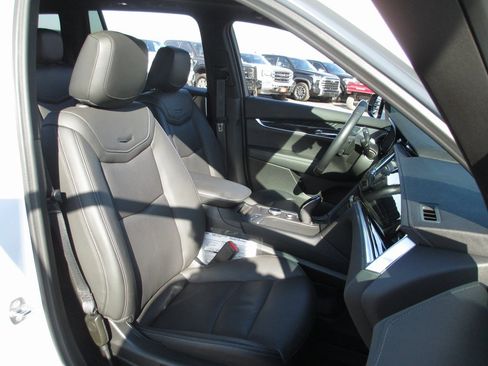 Used 2024 Cadillac XT6 Premium Luxury w/ Technology Package image 23