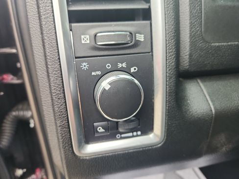 Used 2021 RAM 1500 Classic SLT image 15