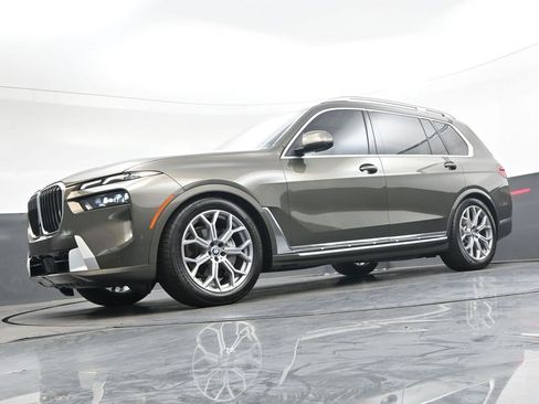 Used 2025 BMW X7 xDrive40i w/ Premium Package AWD/4WD image 41