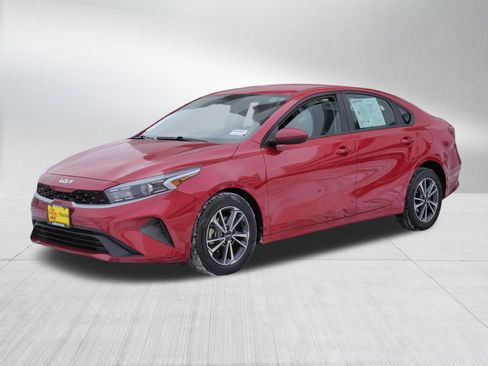 Used 2023 Kia Forte LXS image 3