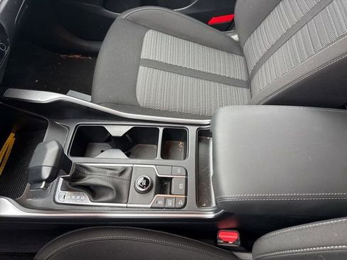 Used 2025 Kia Sorento LX image 24