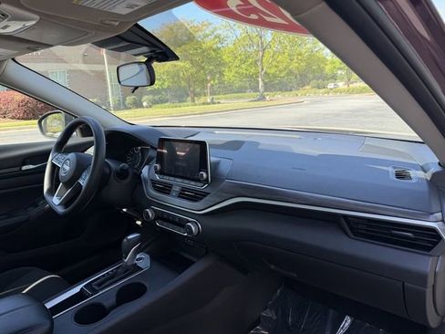 Used 2025 Nissan Altima 2.5 SV image 31