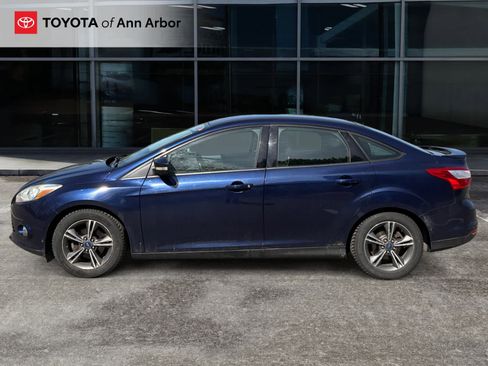 Used 2012 Ford Focus SE w/ SE Sport Pkg FWD image 3