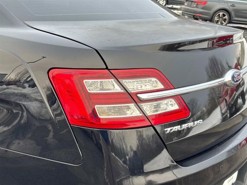 Used 2018 Ford Taurus Limited image 12