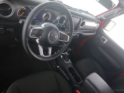 Used 2022 Jeep Wrangler Unlimited Sahara w/ Cold Weather Group AWD/4WD image 17