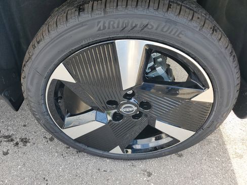 New 2026 Nissan Kicks SR image 8