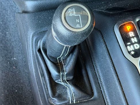 Used 2019 Jeep Wrangler Unlimited Sahara w/ Uconnect 4C Nav & Sound Group image 16