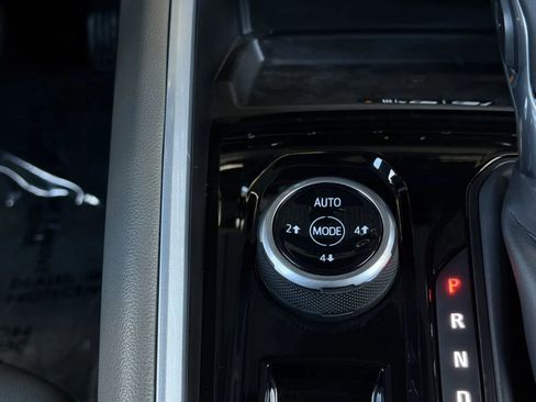 Used 2025 Chevrolet Colorado ZR2 w/ Technology Package image 35