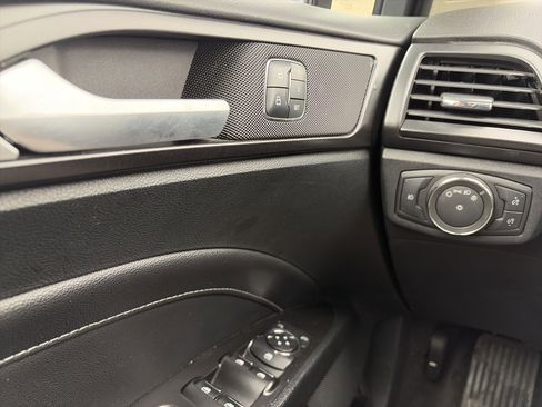 Used 2017 Ford Fusion Titanium image 26