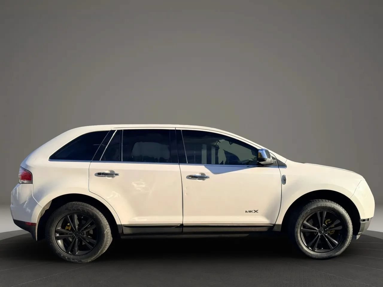 Used 2010 Lincoln MKX AWD image 4