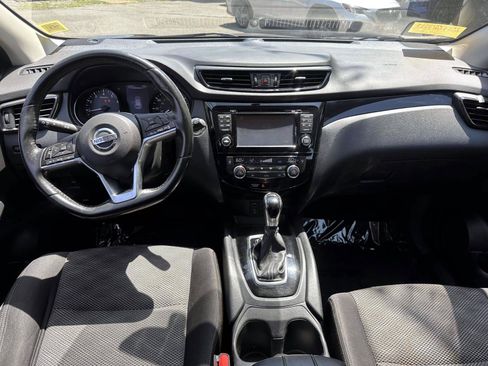 Used 2018 Nissan Rogue Sport SV w/ SV Technology Package AWD/4WD image 15