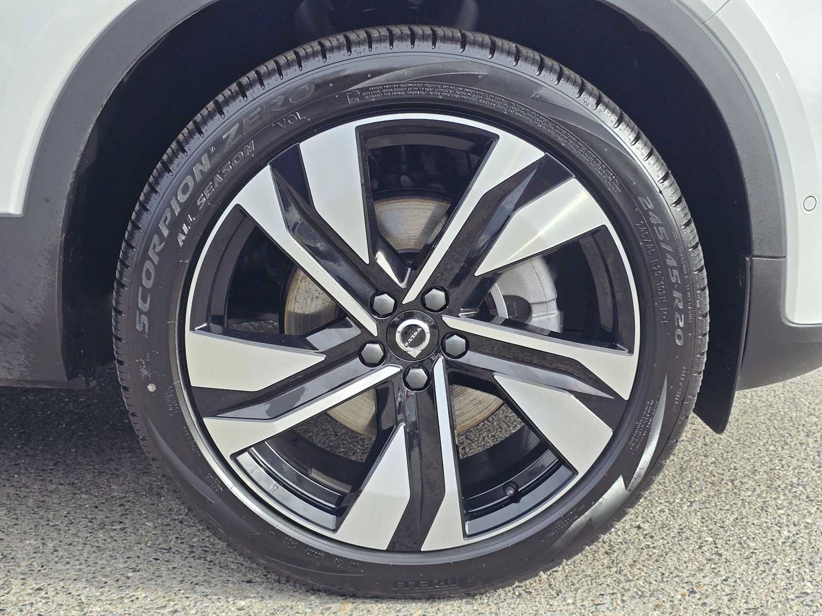 Used 2026 Volvo XC40 B5 Ultra w/ Climate Package AWD/4WD image 9