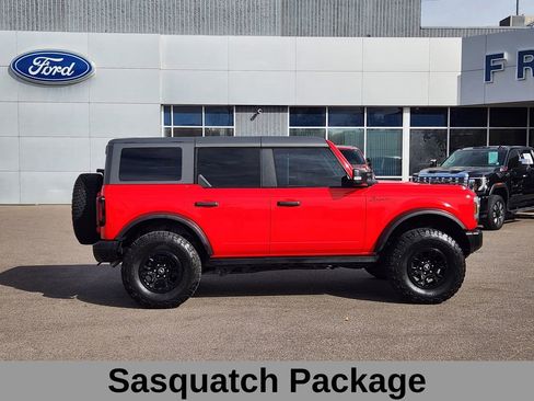 Used 2022 Ford Bronco Badlands image 3