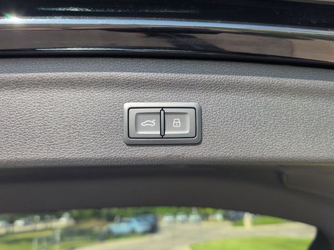 New 2025 Audi Q3 2.0T Premium image 37