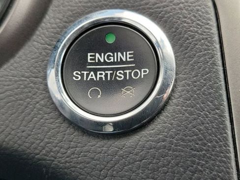 Used 2018 Ford Fusion SE FWD image 16