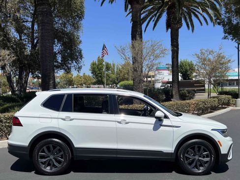 Used 2022 Volkswagen Tiguan SE FWD image 17