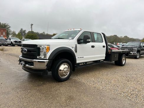 Used 2017 Ford F550 4x4 Crew Cab Super Duty w/ Power Equipment Group image 4