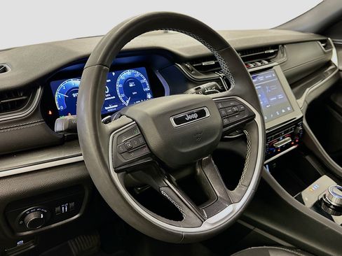 Used 2023 Jeep Grand Cherokee Altitude AWD/4WD image 18