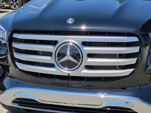 Used 2025 Mercedes-Benz GLS 450 4MATIC image 40