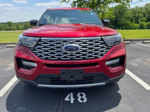 Used 2020 Ford Explorer Platinum w/ Premium Technology Package AWD/4WD image 2