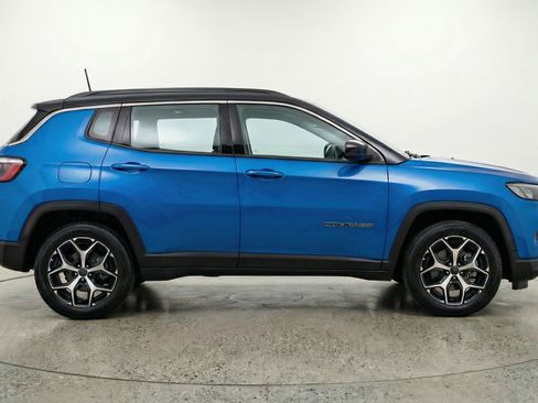 Used 2025 Jeep Compass Limited image 11