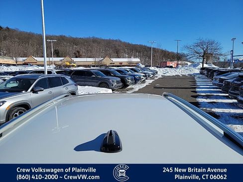 Certified 2022 Volkswagen Taos SE image 30