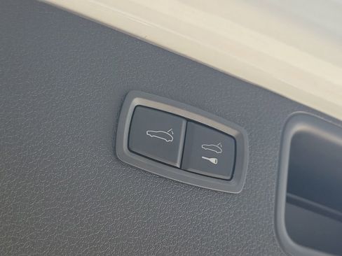 New 2026 Porsche Macan image 18