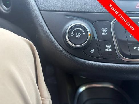 Used 2018 Chevrolet Malibu LT w/ Leather Package FWD image 36