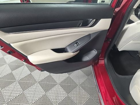 Used 2018 Honda Accord EX image 29