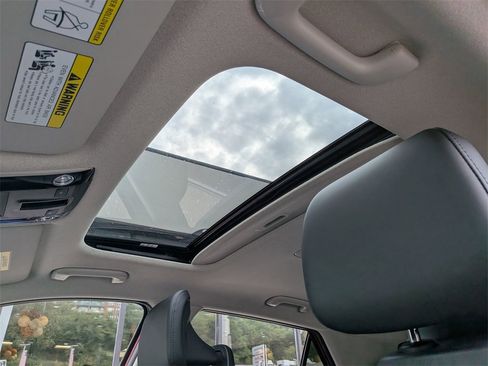 Used 2024 Kia Niro SX Touring image 22